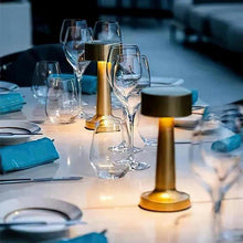 Carregar imagem no visualizador da galeria, Luminária de Mesa Mirina