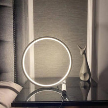 Carregar imagem no visualizador da galeria, Luminária de Mesa LED e Touch Moderna
