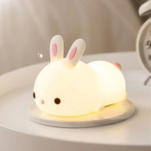 Carregar imagem no visualizador da galeria, Luminária Infantil em Silicone Coelhinho Fofo
