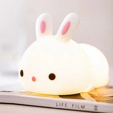 Carregar imagem no visualizador da galeria, Luminária Infantil em Silicone Coelhinho Fofo
