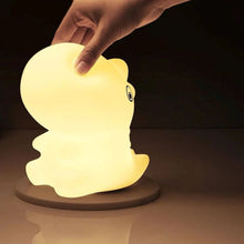 Carregar imagem no visualizador da galeria, Luminária Infantil em Silicone Dinossauro
