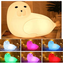 Carregar imagem no visualizador da galeria, Luminária Infantil em Silicone Foquinha
