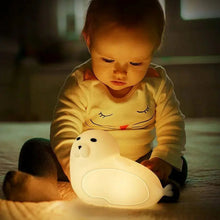 Carregar imagem no visualizador da galeria, Luminária Infantil em Silicone Foquinha
