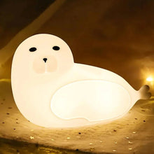 Carregar imagem no visualizador da galeria, Luminária Infantil em Silicone Foquinha
